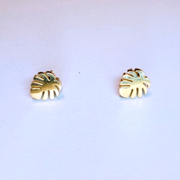 Trendy Monstera leaf shaped stainless steel earrings in rose gold color. New - Picture 3 of 5